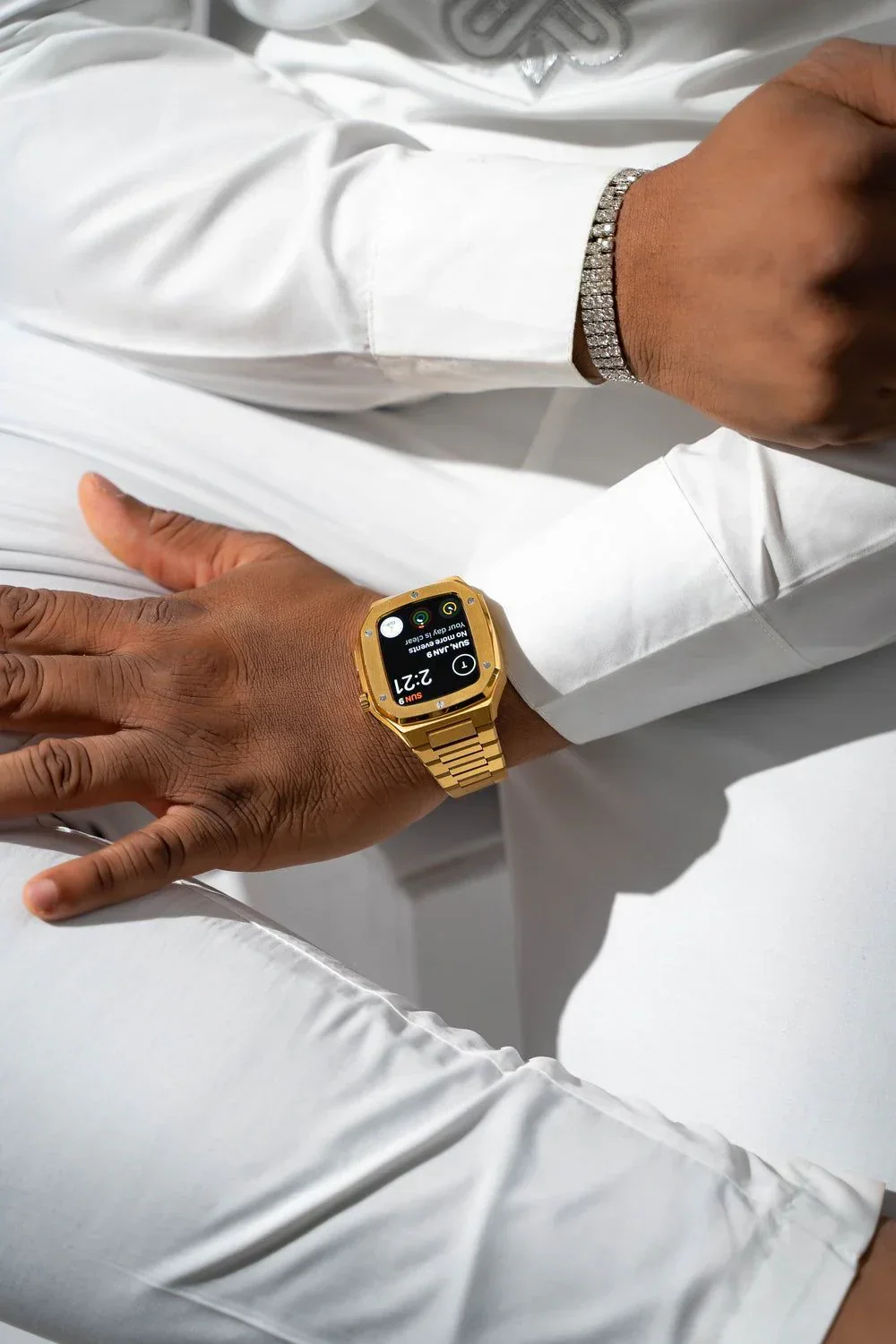 Gold smartwatch case - Image 9